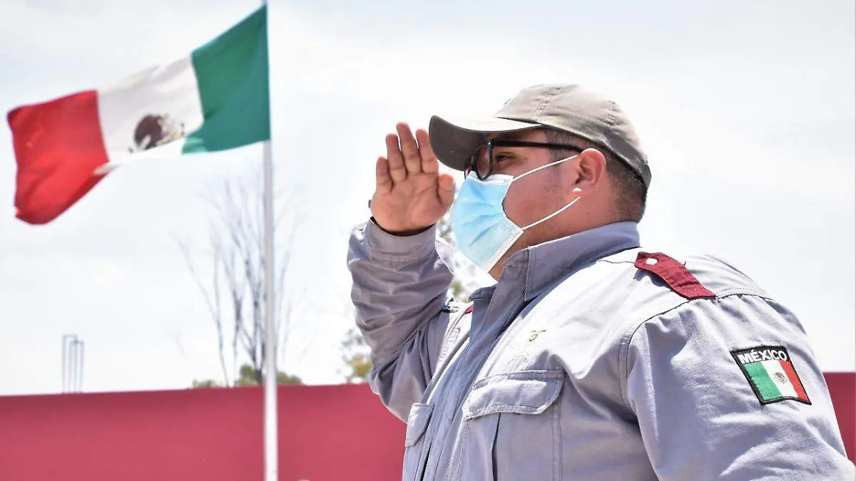 SURGE HÉROE DURANTE VACUNACIÓN COVID-19 1