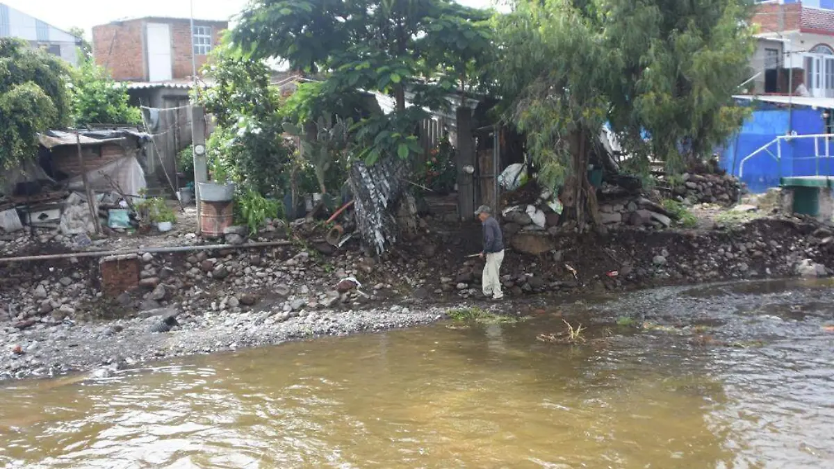 Intensa-lluvia-afecta-a-la-zona-norte-del-municipio-.  5