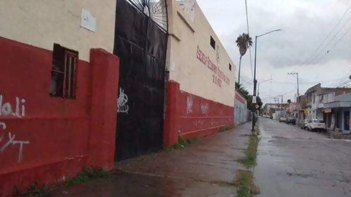 SUSPENSIÓN DE SERVICIO DE CAFETERÍA CUASA MOLESTIA EN PADRES DE FAMILIA 2