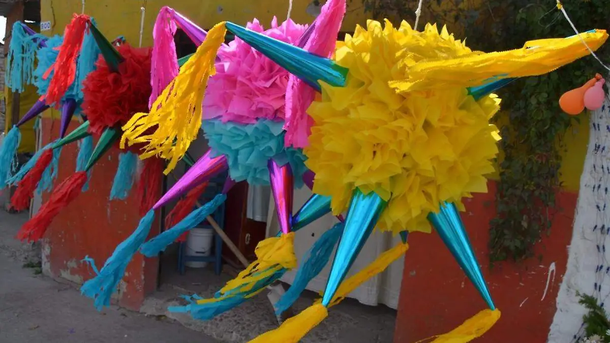 Invitan-a-taller-de-piñatas-navideñas 3 (4)