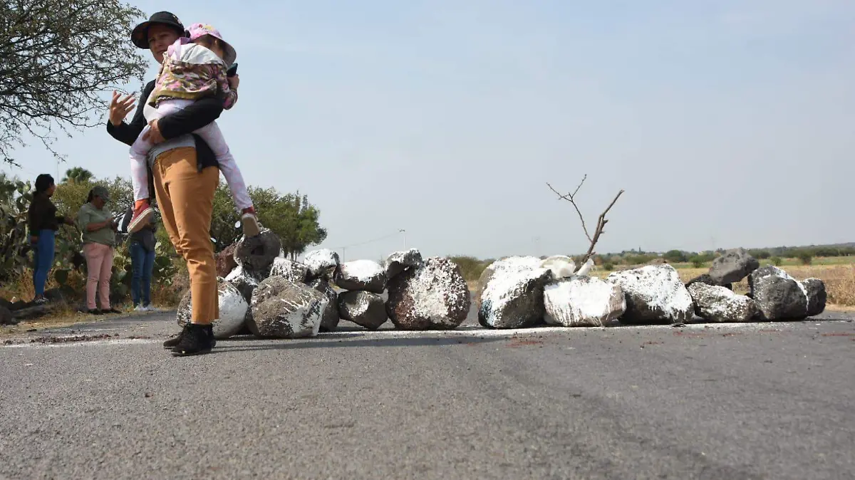 Habitantes de Puerto de Guadalupe y Puerto de Rojas bloquean camino al relleno sanitario (3)