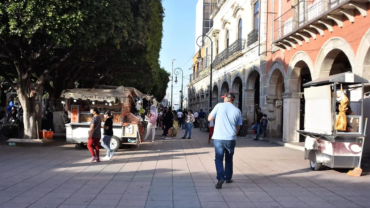 CIERRA MES DE COMERCIO DE MANERA FAVORABLE 1