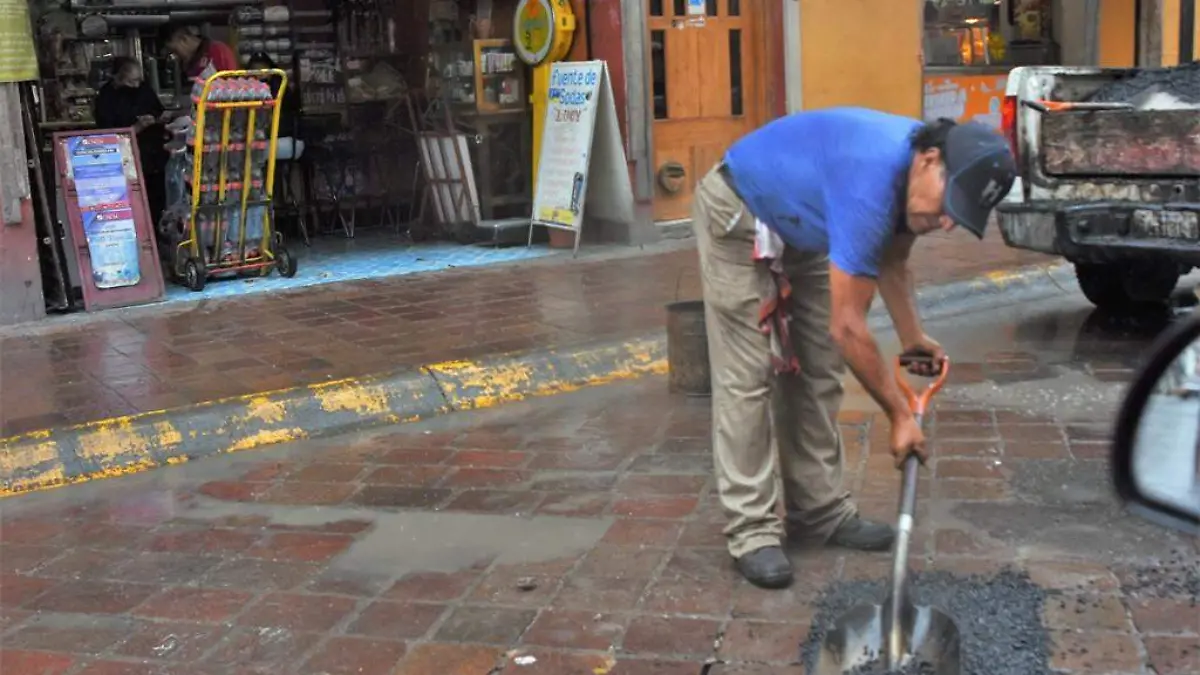 Obras-Públicas-mantiene-programa-de-bacheo 1 (1)