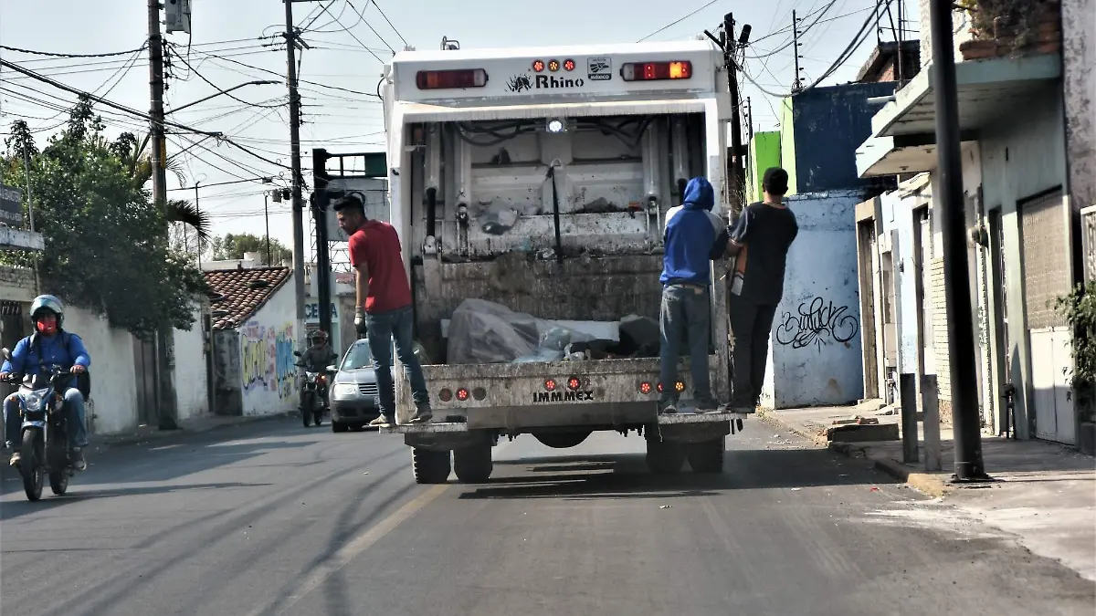 Mil-Toneladas-De-Basura