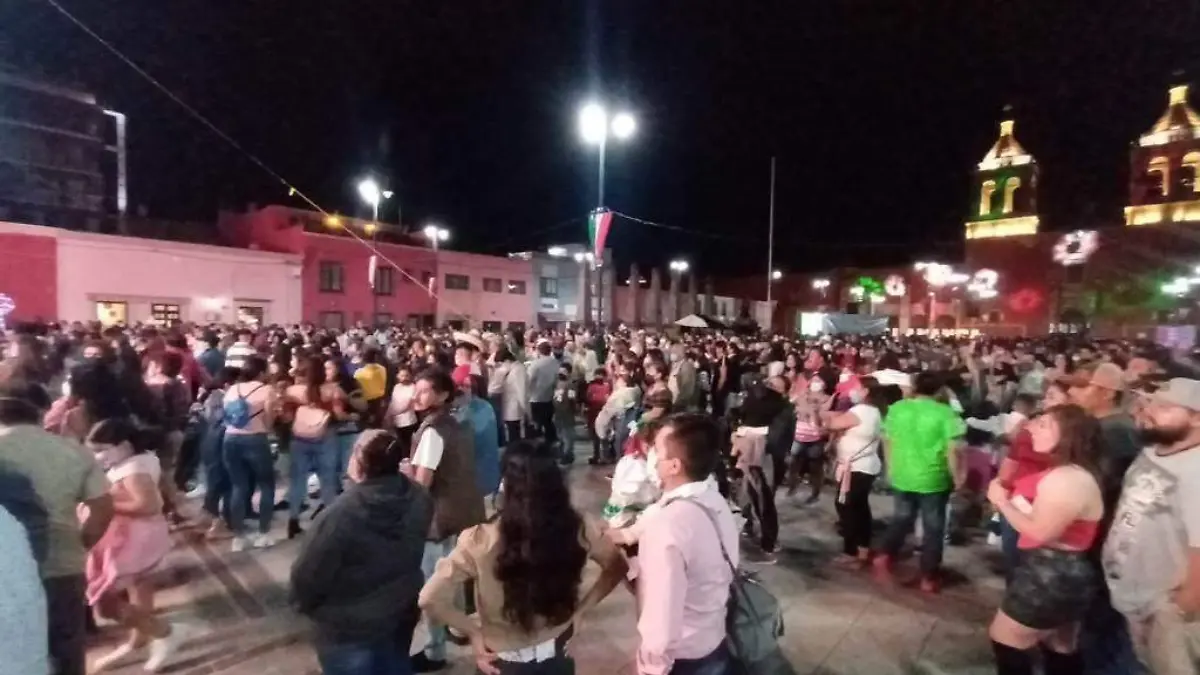 Festejos patrios con saldo blanco  2
