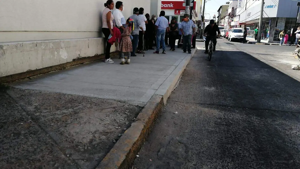 REPARAN BANQUETA  DE CALLE TOMASA ESTEVES 1