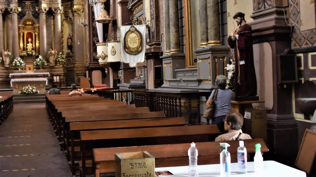 Iglesias-mantienen-protocolos-sanitarios