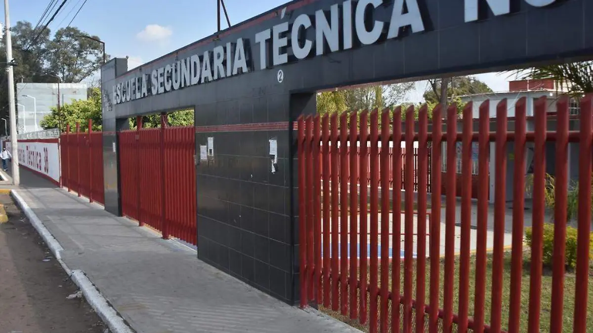 Escuelas regresan a clases a distancia  1