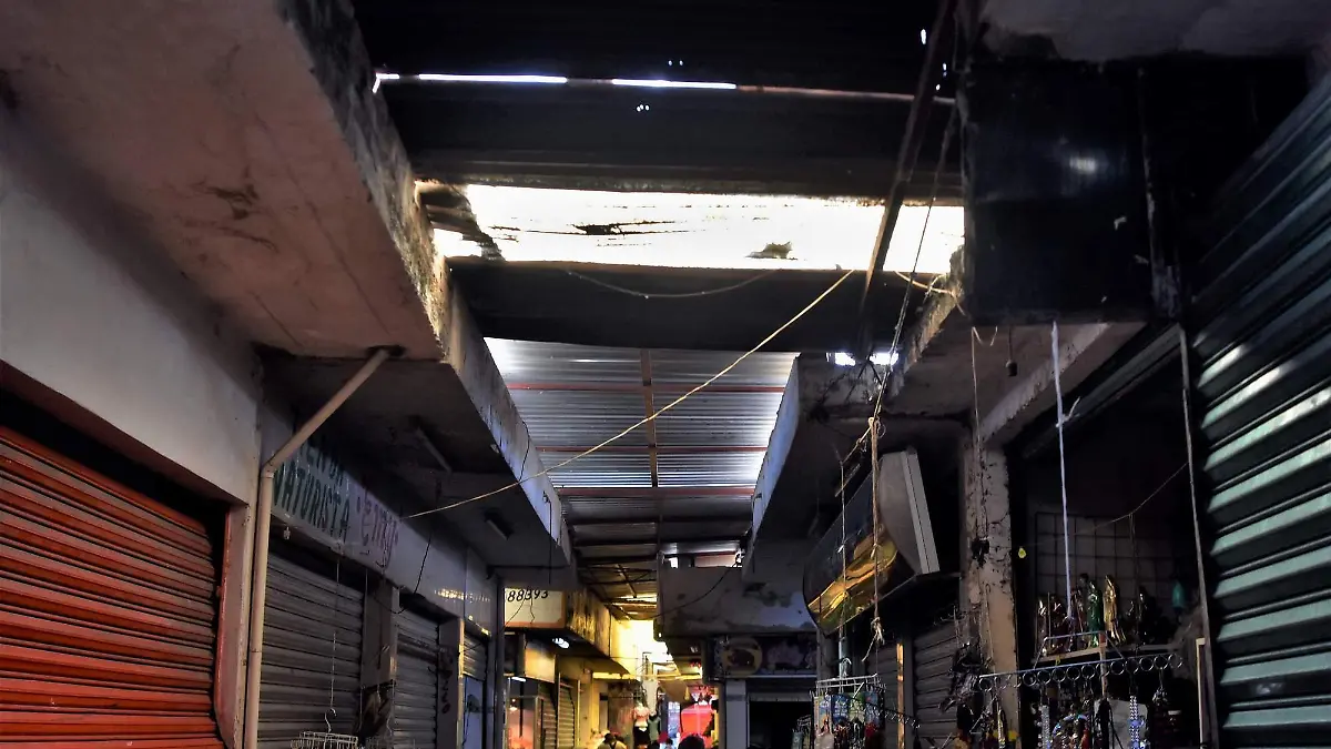 REALIZAN ACCIONES PREVENTIVAS EN MERCADOSS MUNICIPALES ANTE LLEGADA DE LLUVIAS 2