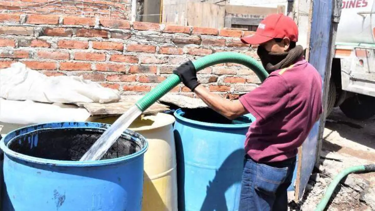 CONTINÚA ABASTECIMIENTO DE AGUA A LA COMUNIDAD LAS CRUCES 1
