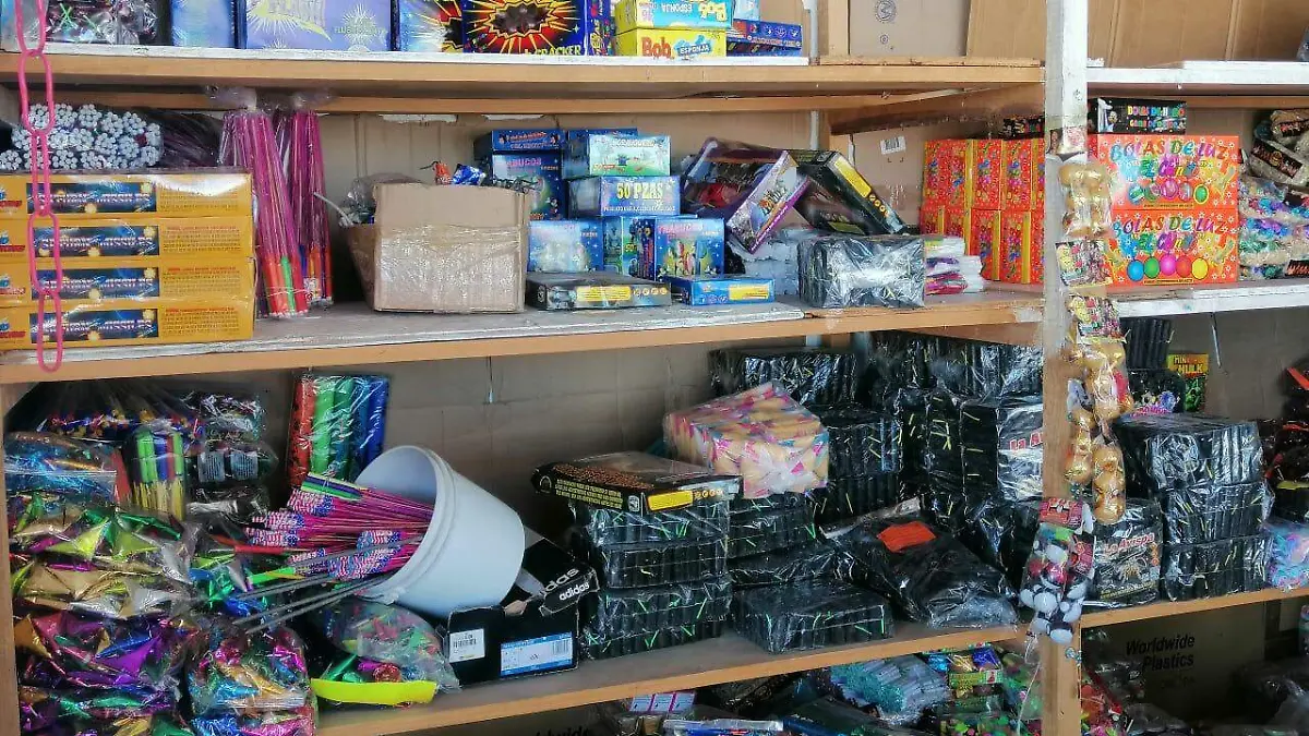 BUSCAN-REGULAR-VENTA-DE-PIROTECNIA  (1)