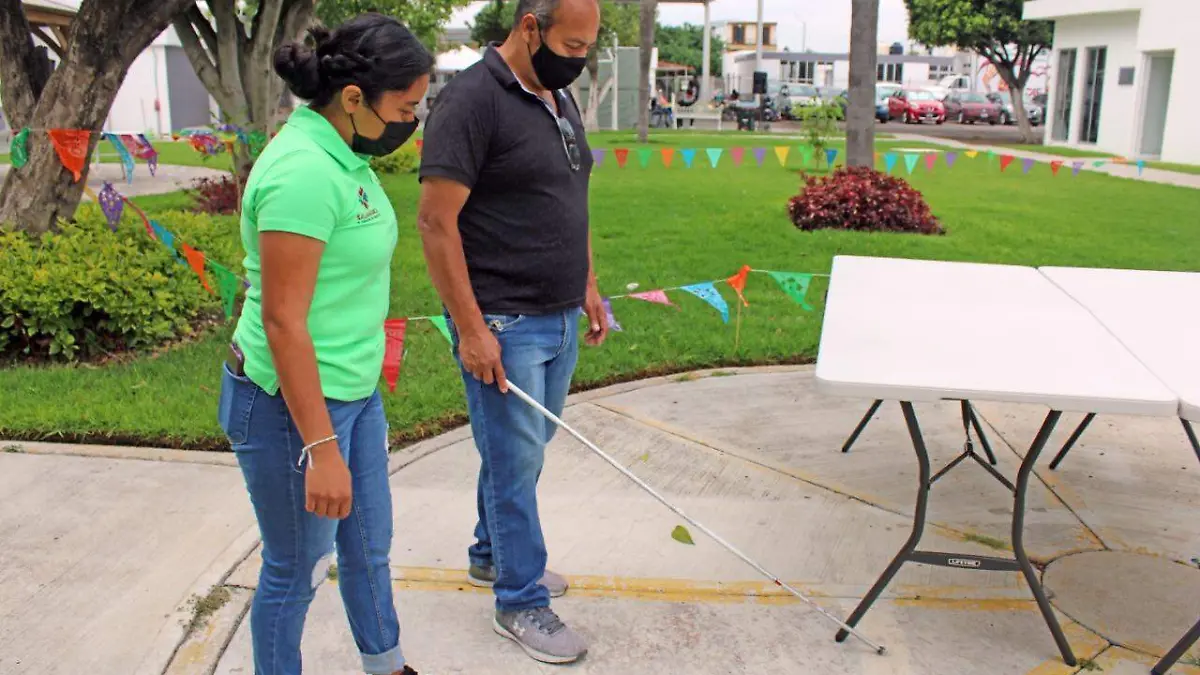 RETOMAN TALLER DE ORIENTACION Y MOVILIDAD PARA PERSONAS CON DISCAPACIDAD VISUAL  (2)