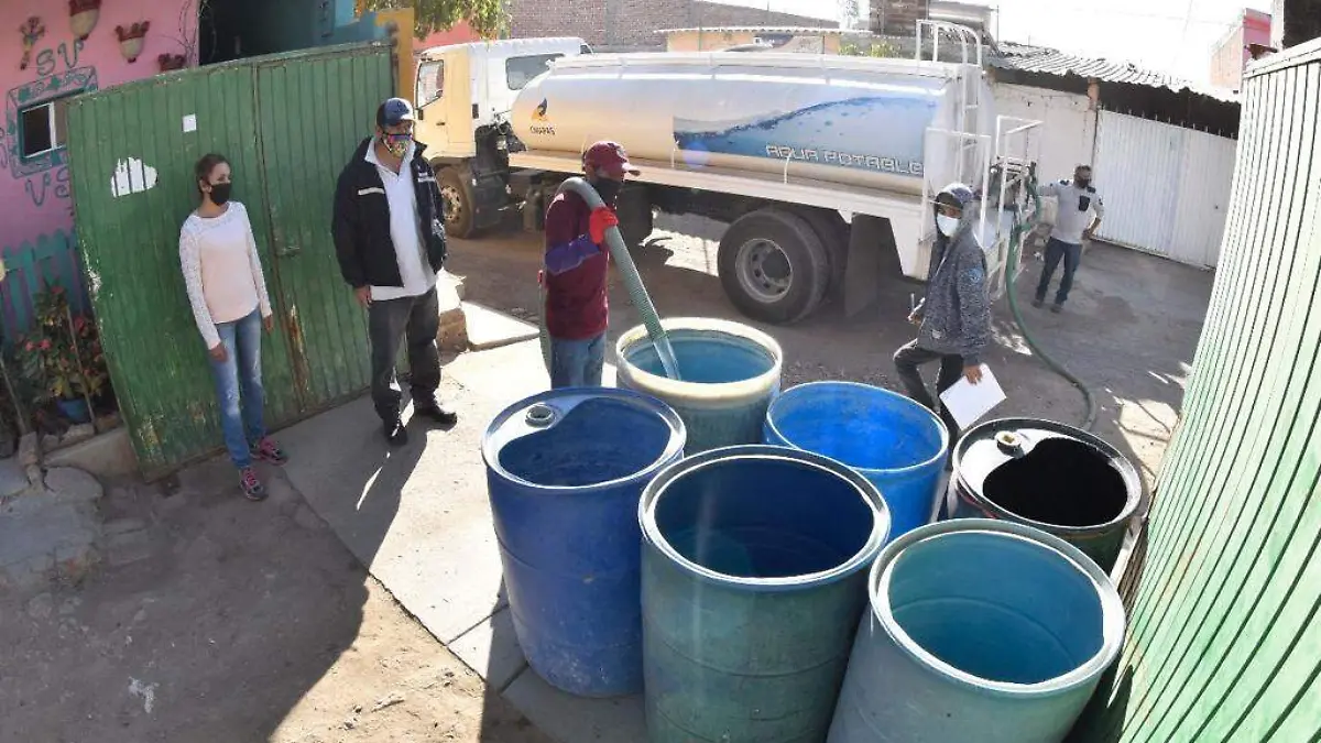 CONTINÚA ABASTO DE AGUA EN COMUNIDADES Y COLONIAS NECESITADAS 1