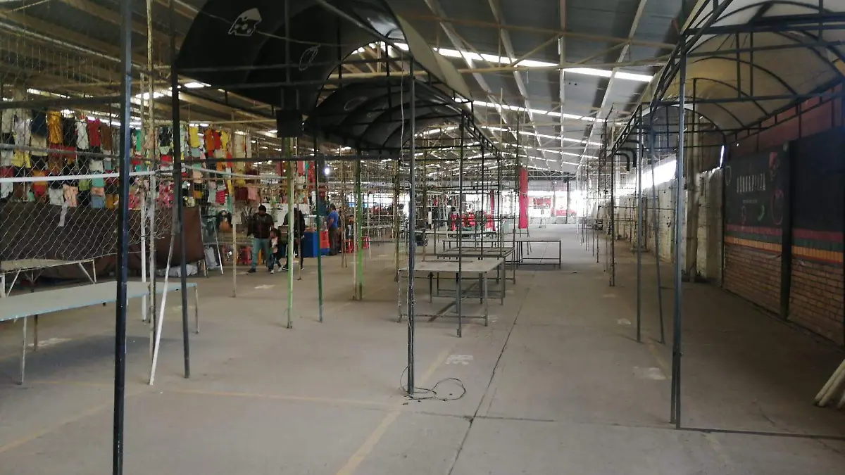 Comerciantes abandonan tianguis de los miércoles 1