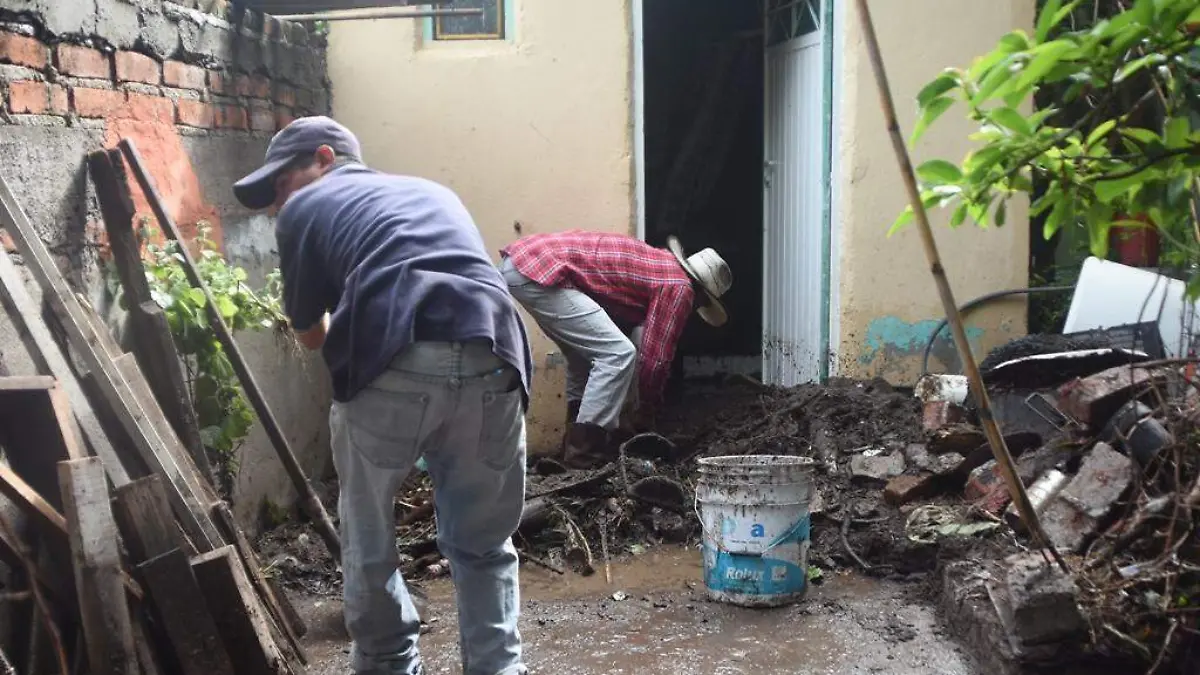 Intensa-lluvia-afecta-a-la-zona-norte-del-municipio-.  3
