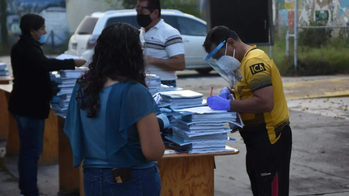 Delegación-Escolar-recibió-700-mil-libros-de-texto