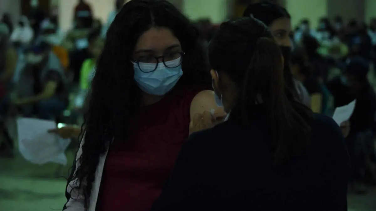 Acuden-salmantinos-a-vacunarse (2)