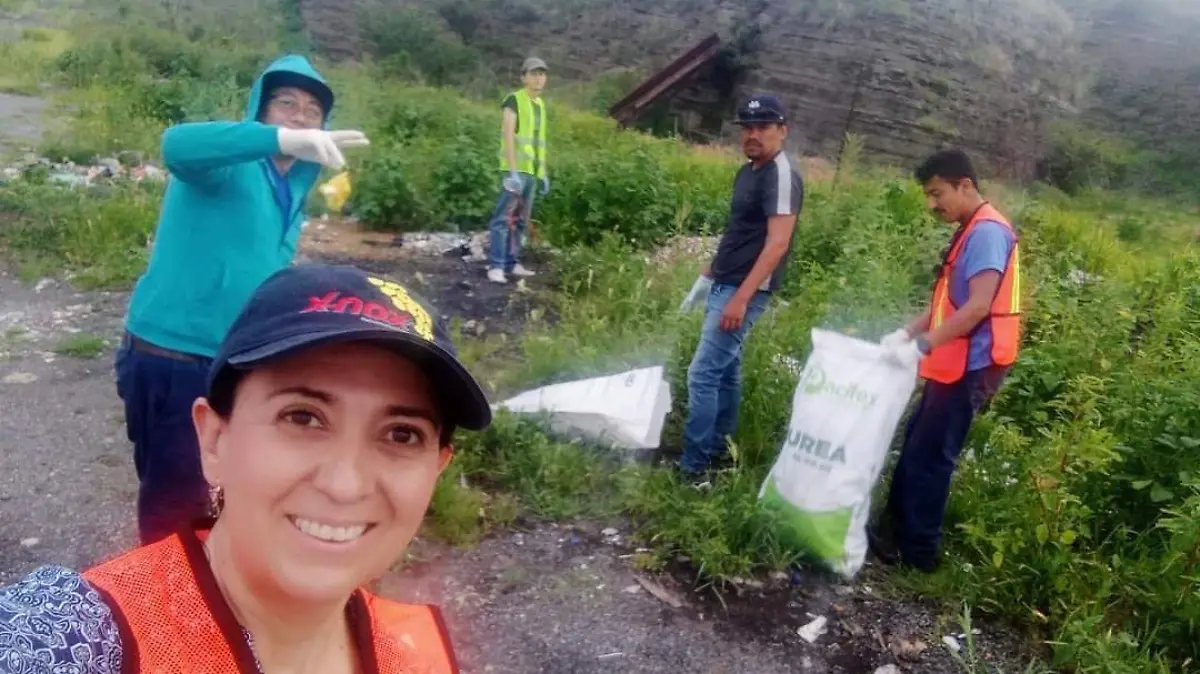 realizan limpieza en el Rincon de Parangueo 2