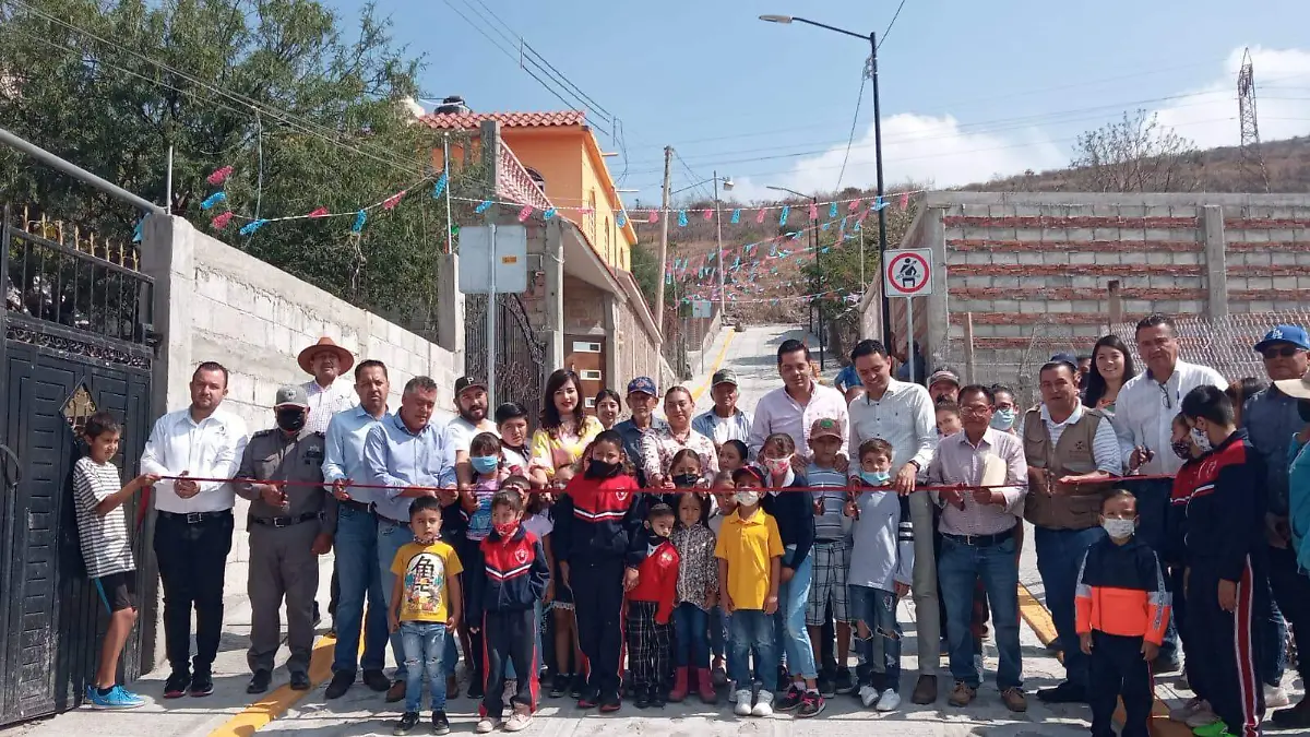 PAVIMENTAN CALLE NOGAL EN CERRO GORDO 3