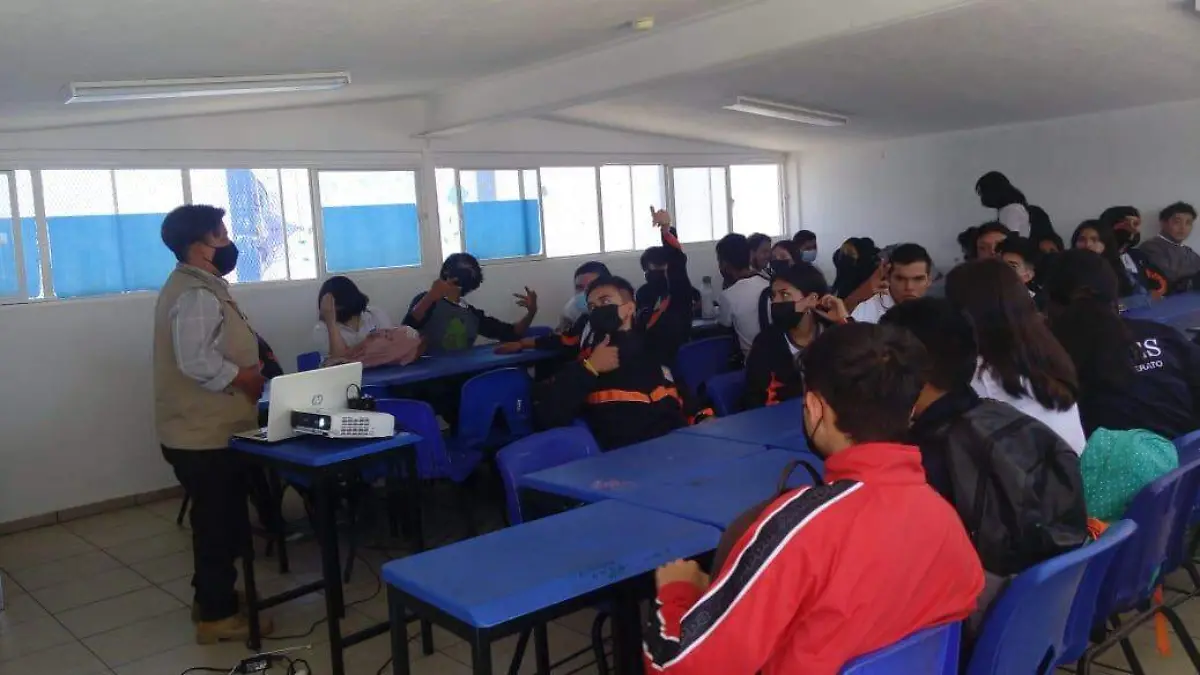 CONCINTIZAN A JOVENES SOBRE RIESGOS EN REDES SOCIALES  (1)