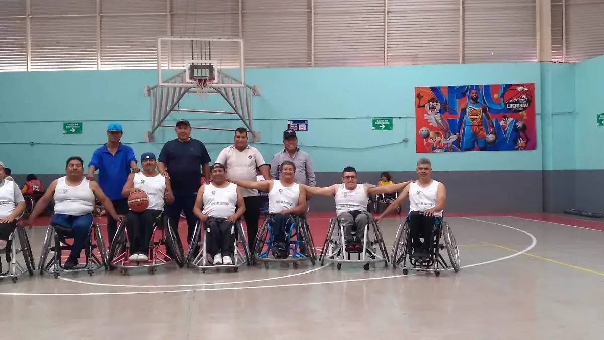 equipo de Valle con funcionarios municipales 1