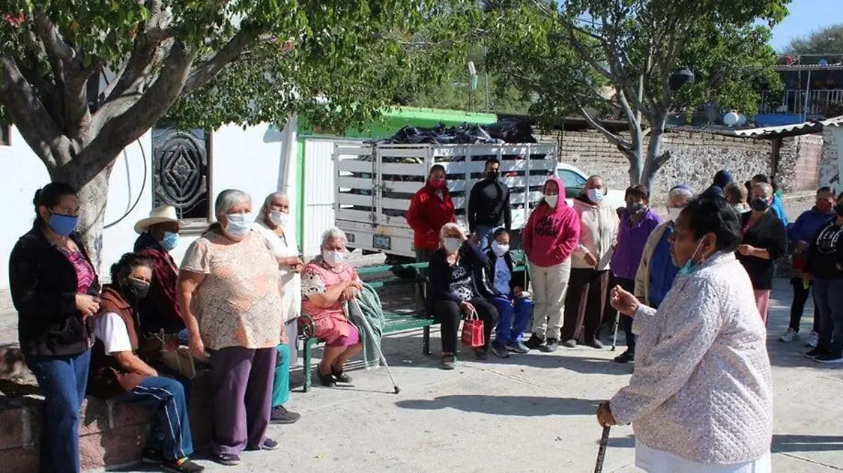 SIGUE LA ENTREGA DE APOYOS INVERNALES (1)
