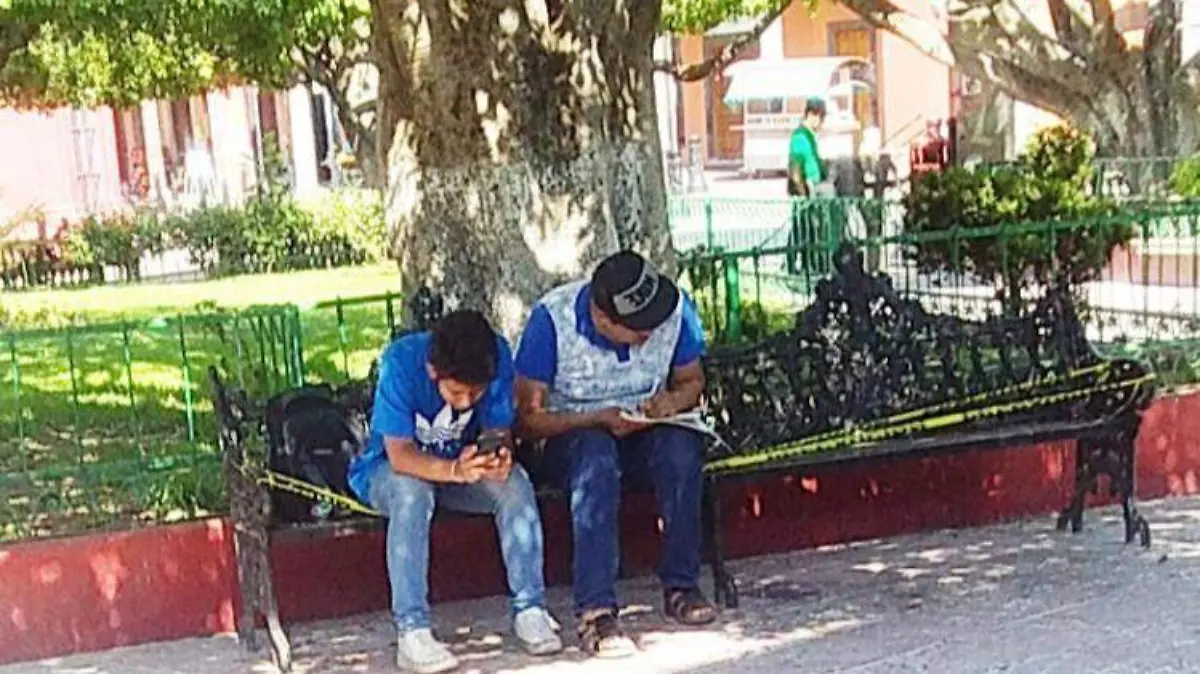 SIGUEN CERRADAS ALAMEDA Y JARDIN PRINCIPAL (1)