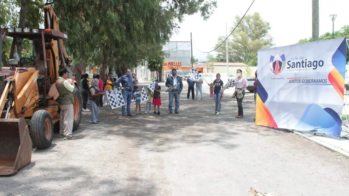 ARRANCA PAVIMENTACION DE CALLE ARROYO CAMEMBARO (1)