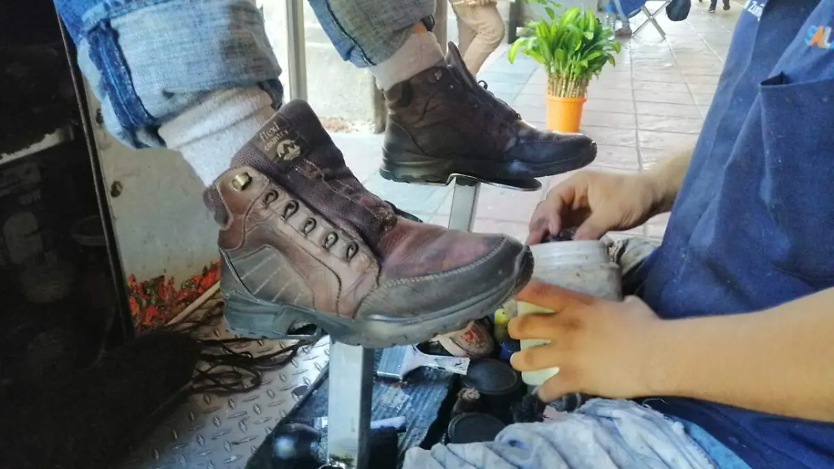 ASEADORES DE CALZADO CONTINUAN SIN INGRESOS 1