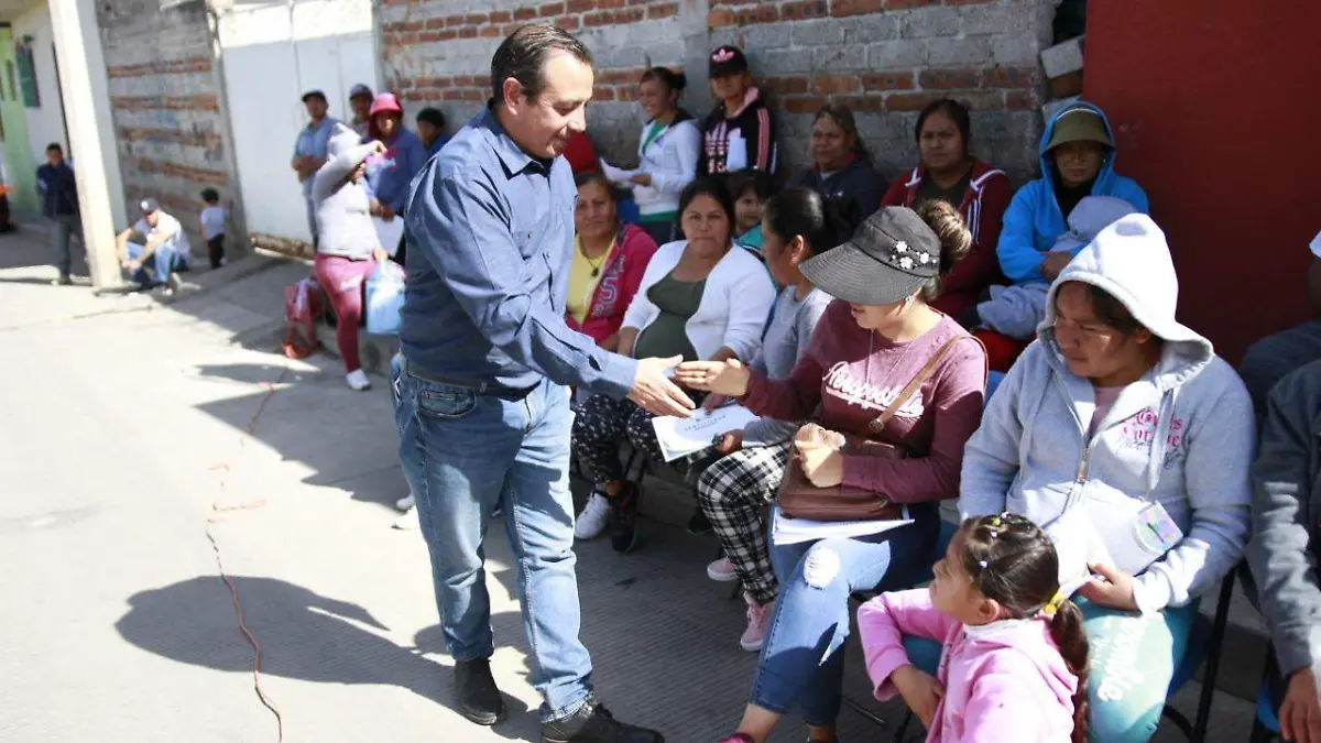 VISITAN LA COMUNIDAD DE CERRO BLANCO (1)