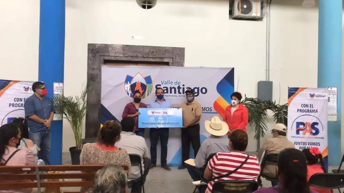 ENTREGAN MATERIALES D CONSTRUCCION