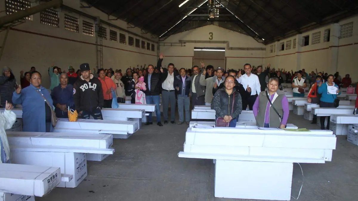 HACEN ENTREGA MASIVA DE CALENTADORES SOLARES (1)