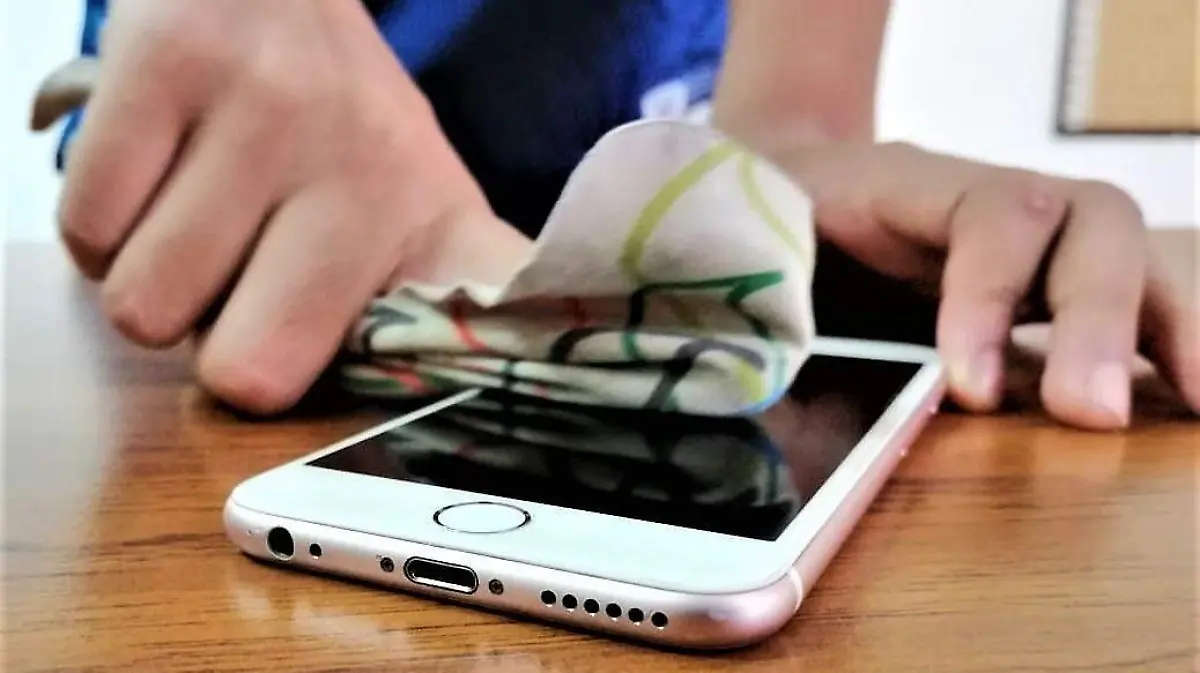 LIMPIOS TELEFONOS AYUDA A BAJAR LOS RIESGOS DE SALUD (2)