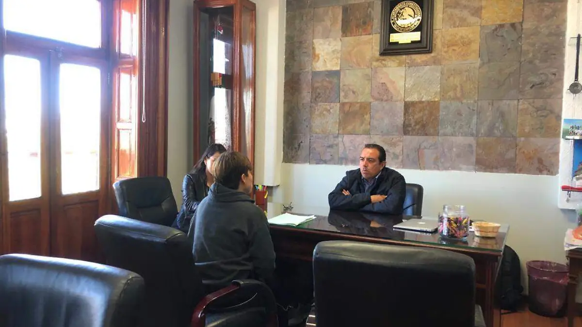 ALCALDE REALIZA PROGRAMA DE ATENCION CIUDADANA (1)