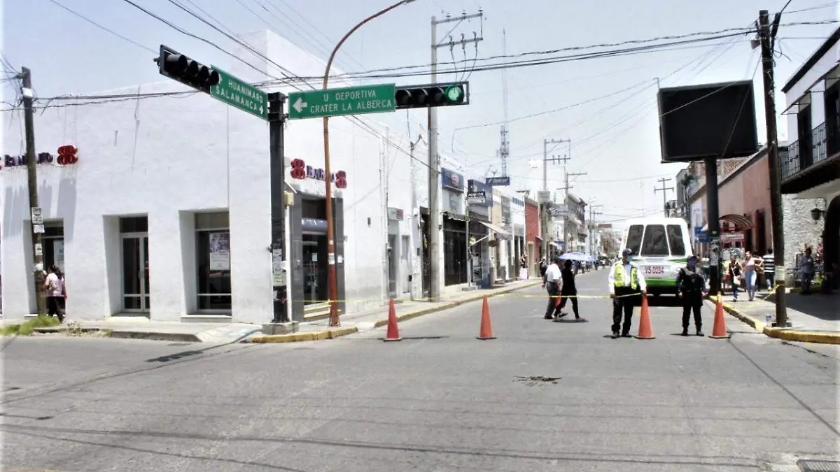 CONTINUA CERRADO EL TRNSITO VEHICULAR EN PRIMER CUADRO (1)