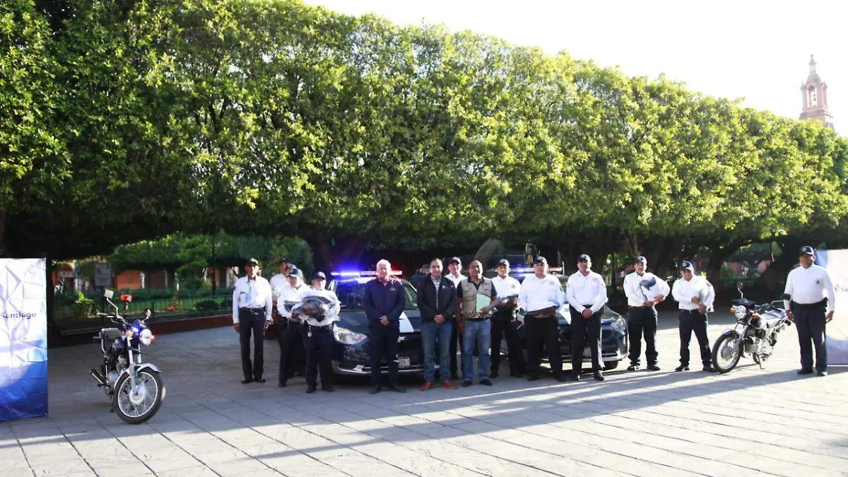 ENTREGAN UNIDADES Y EQUIPO A TRANSITO (1)