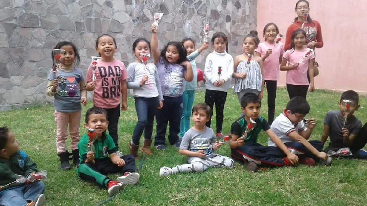 CONCLUYEN TALLER POR EL DIA DEL AMOR Y LA AMISTAD  (1)