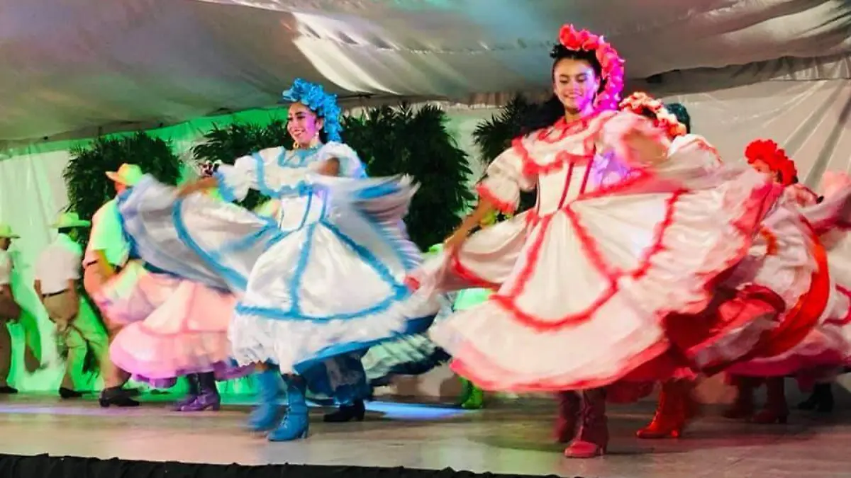 FIESTAS PATRIAS ATIPICAS (2)