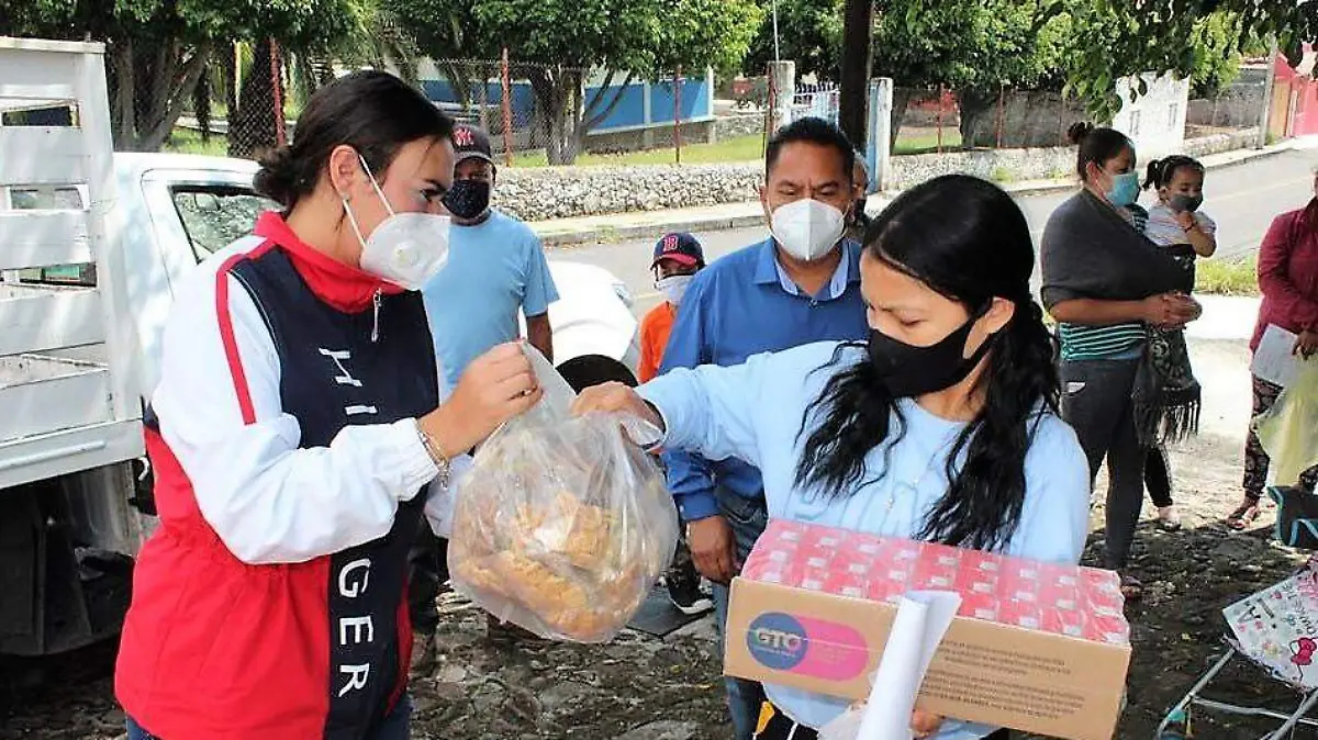 SIGUEN AYUDAS A FAMILIAS VALLENSES EN TIEMPOS DE PANDEMIA (1)