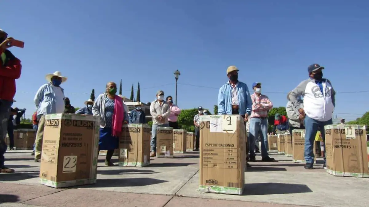 ENTREGAN  ASPERSORAS A PRODUCTORES DEL CAMPO (3)