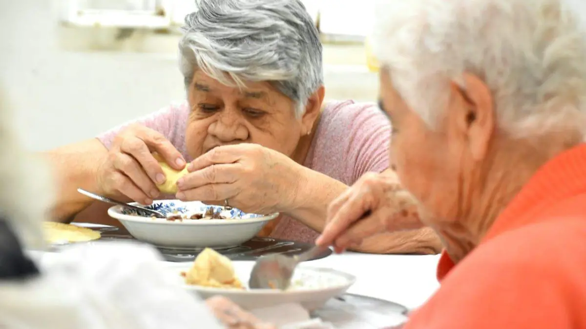 DECRECEN BENEFACTORES DEL ASILO DE ANCIANOS