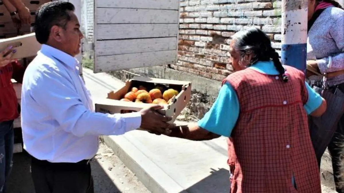 LLEVAN APOYO A LA COLONIA LA LOMA (1)