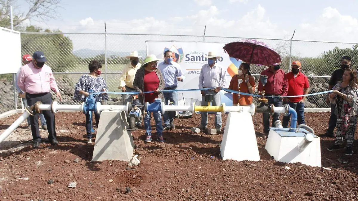 ENTREGAN EQUIPAMIENTO Y LINEA DE CONDUCCION DE AGUA (1)
