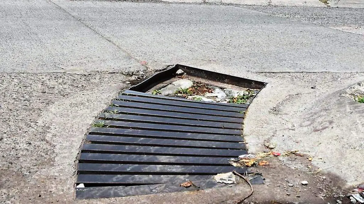 INSERVIBLES BOCAS DE TORMENTA EN LAS CALLES (1)
