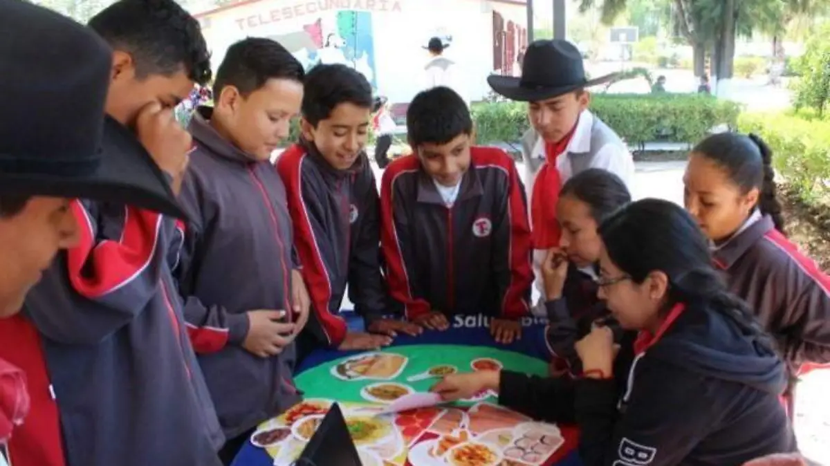 ENTREGAN EQUIPO PARA COMEDOR ESCOLAR  (1)