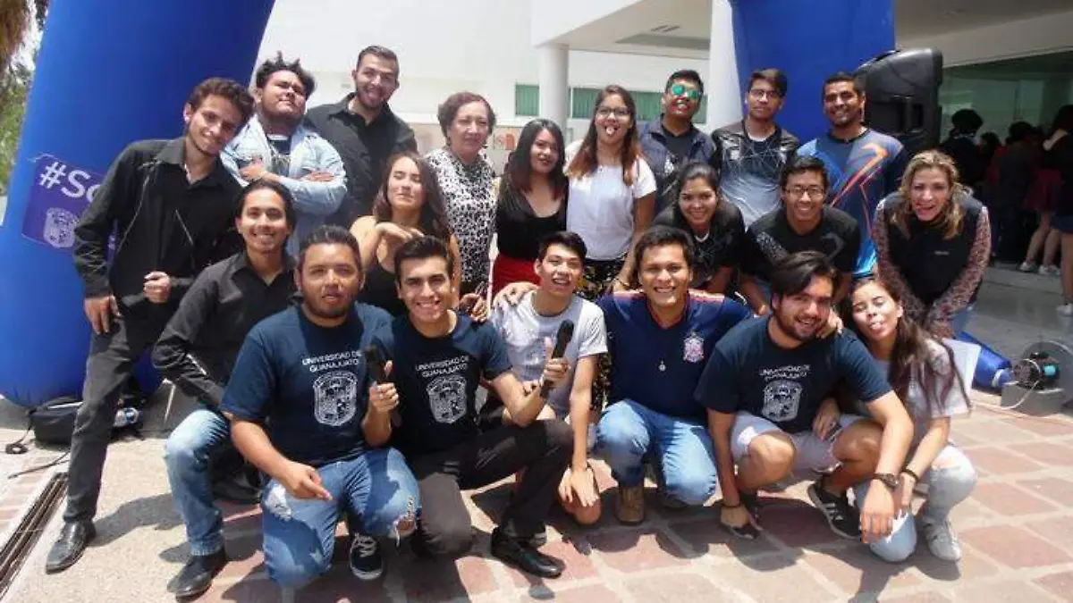 COMO SURGE EL DIA DEL ESTUDIANTE 1