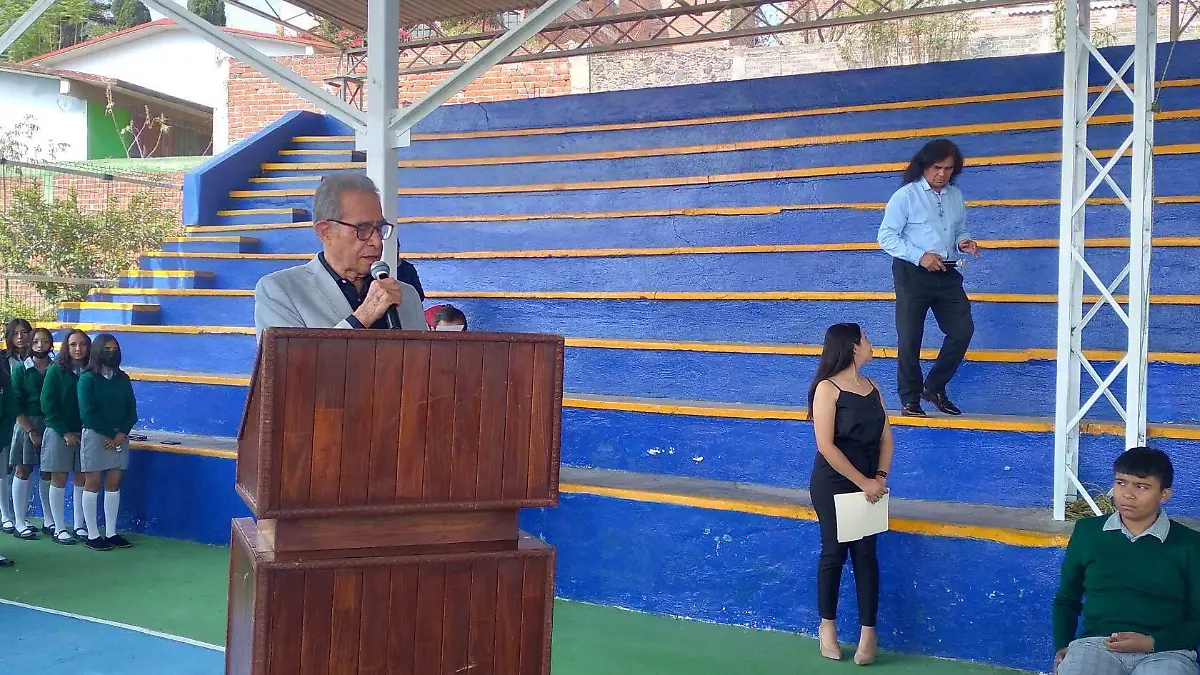 el supervisor de las secundarias generales 9 de mayo