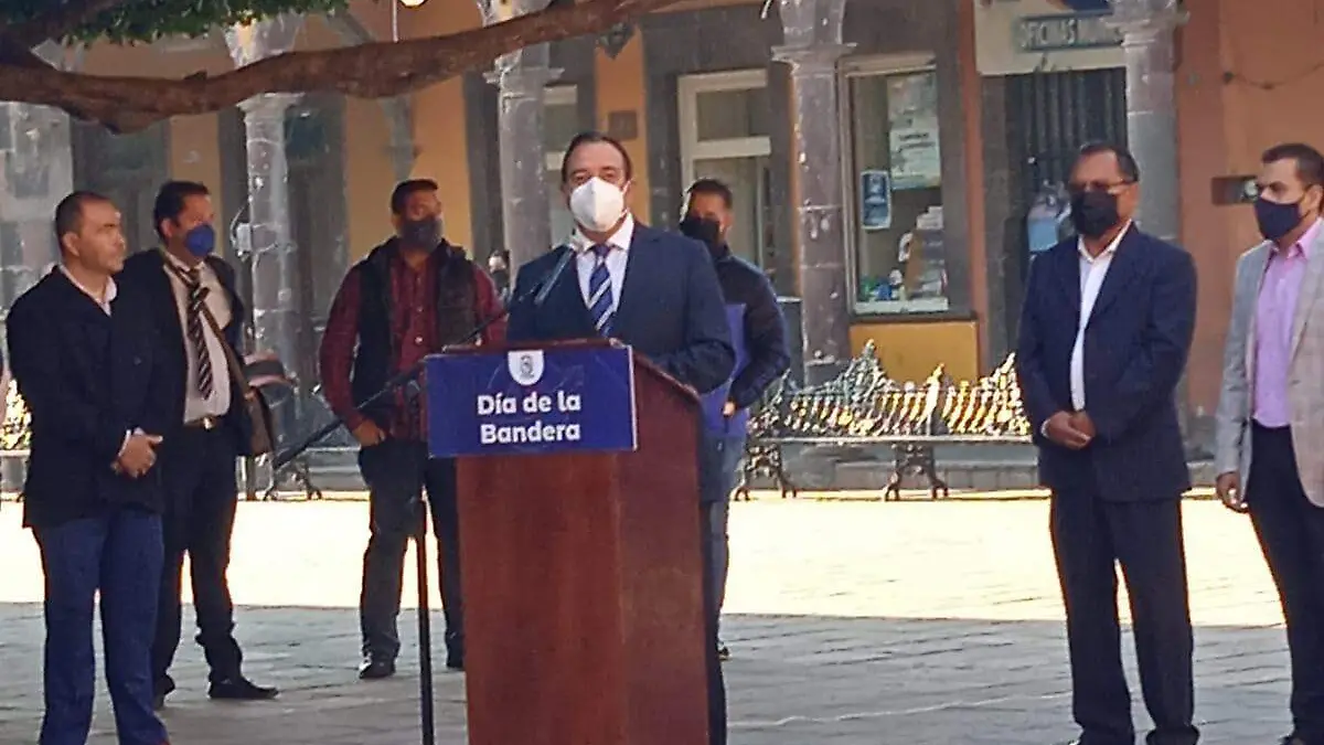 alcalde en acto cìvico