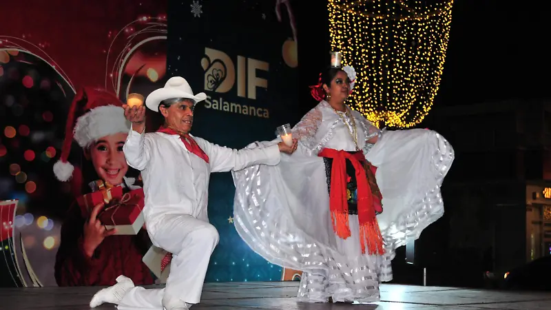 Salmantinos disfrutan del festival “Navidad con el corazón" / Carlos Cisneros 