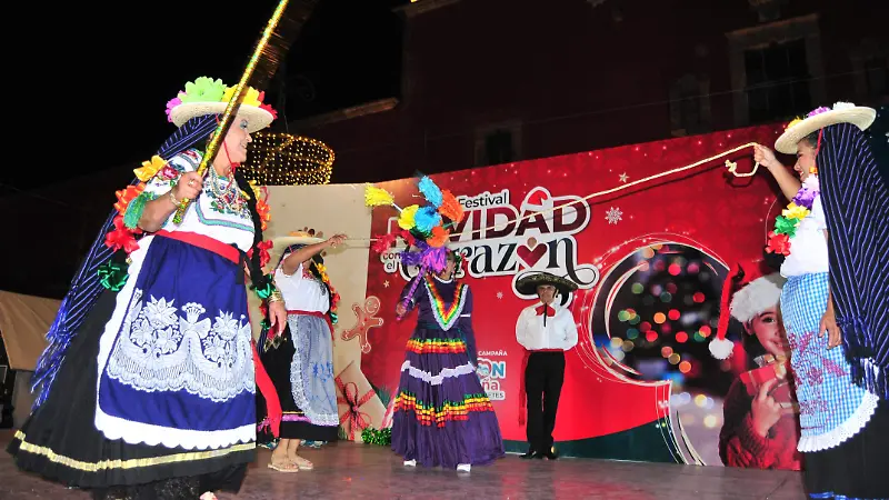 Salmantinos disfrutan del festival “Navidad con el corazón" / Carlos Cisneros 